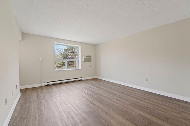 Photo - Linden Towers