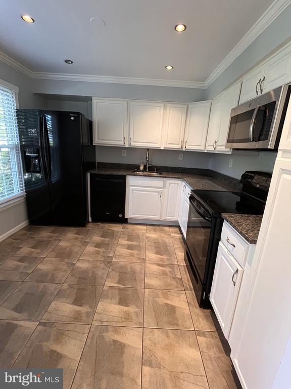 Building Photo - 5633 Independence Cir