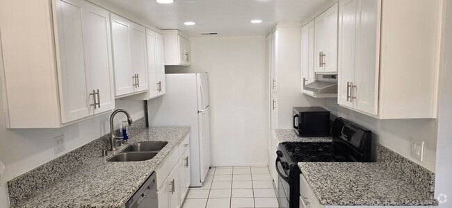 Building Photo - Sneak Peak Preview! Schedule a Showing Ahe... Unit 1437 Clemson Way, Riverside, CA 92507 Rental