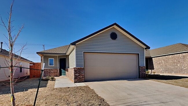 A Nice 4 Bed 2 Bath Home in Mustang School... - A Nice 4 Bed 2 Bath Home in Mustang School...