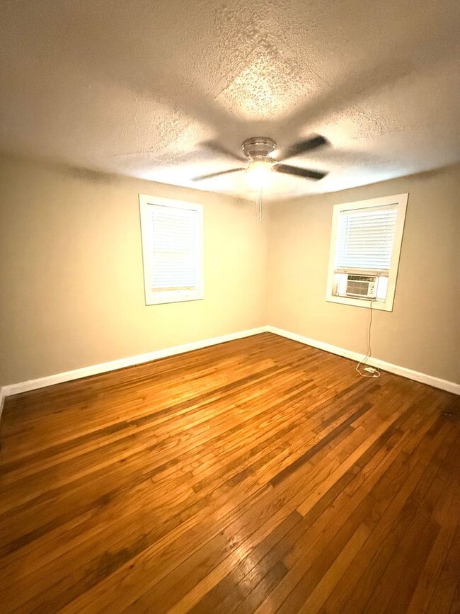 Photo - ** 1 Bed 1 Bath located In Capitol Heights...