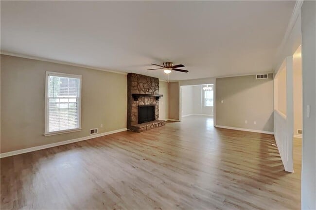 255 St Patrick Dr SW