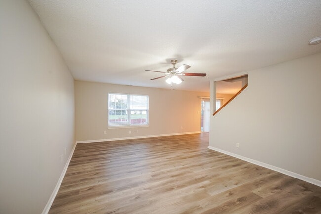 Photo - 10302 Draycott Way