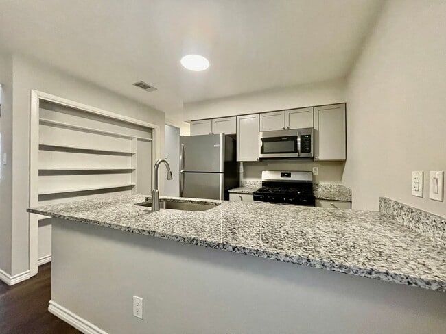 Photo - 1108 Hazelton St