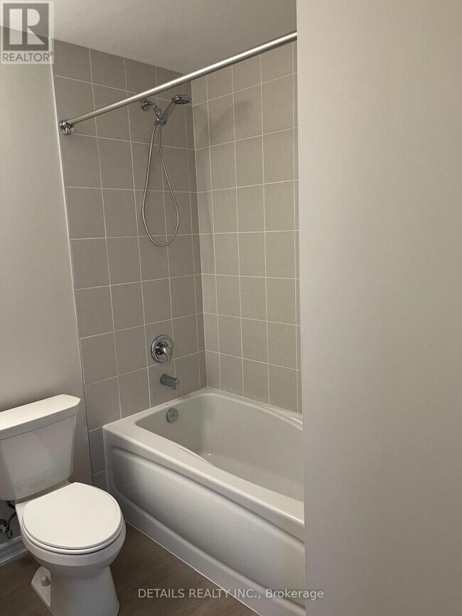 Photo - 1350 Hemlock Rd Unité 403