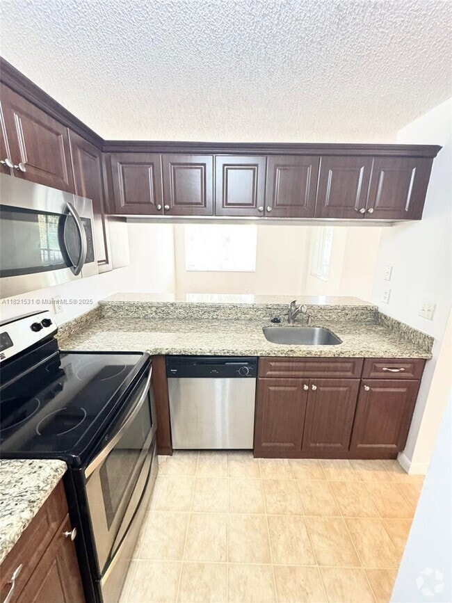 Building Photo - 16203 Glenmoor Dr Unit 16203 Rental