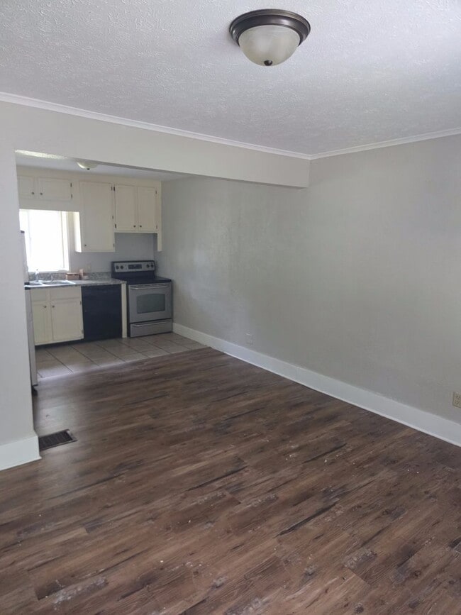 Photo - Spacious 4-Bedroom Home in Peoria — Dog-Friendly & Move-In Ready!