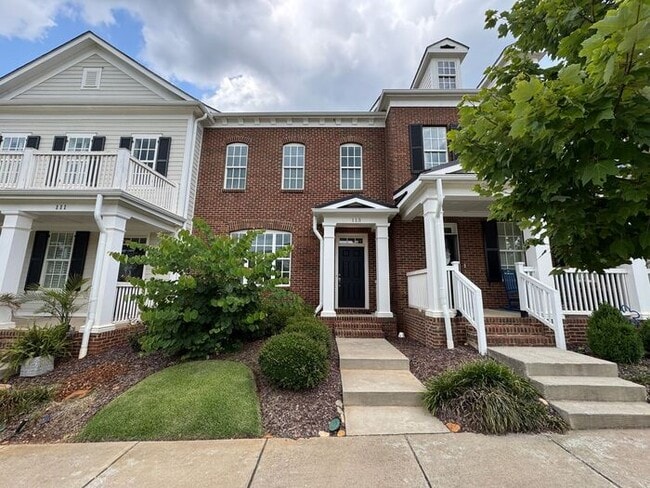 Building Photo - TOWN MADISON RENTAL ON THE SQUARE!