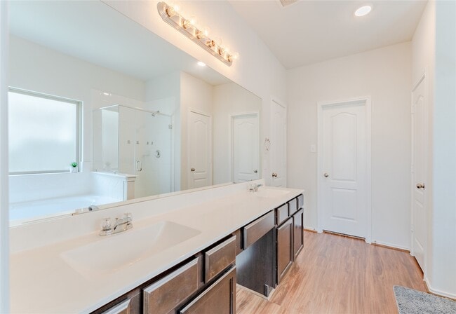 8327 Threadfin Wy