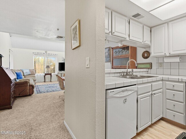 Photo - 3095 Lakeside Dr Unidad 305