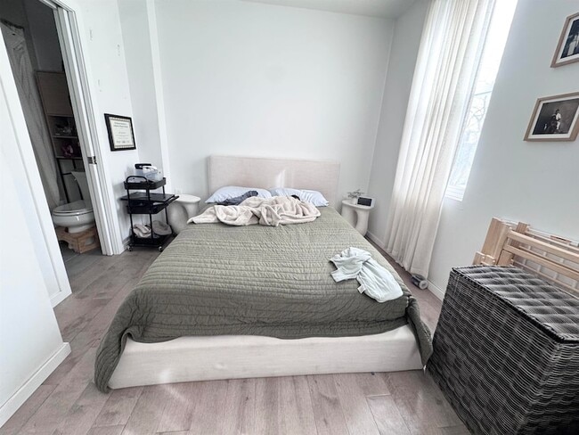 Photo - 156 Van Horne St