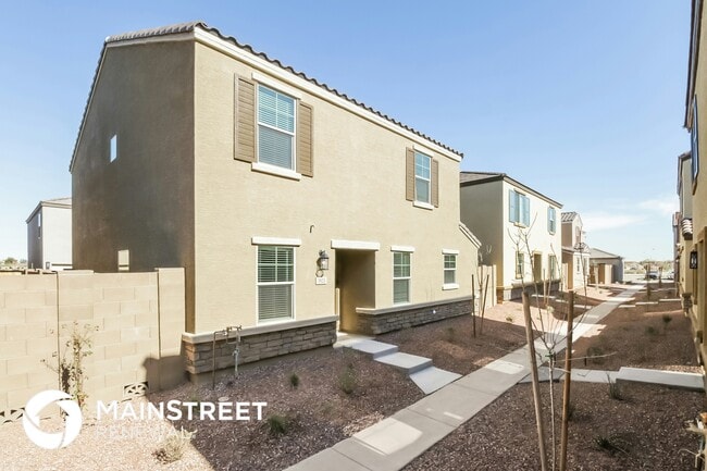 Building Photo - 3921 S 82nd Dr