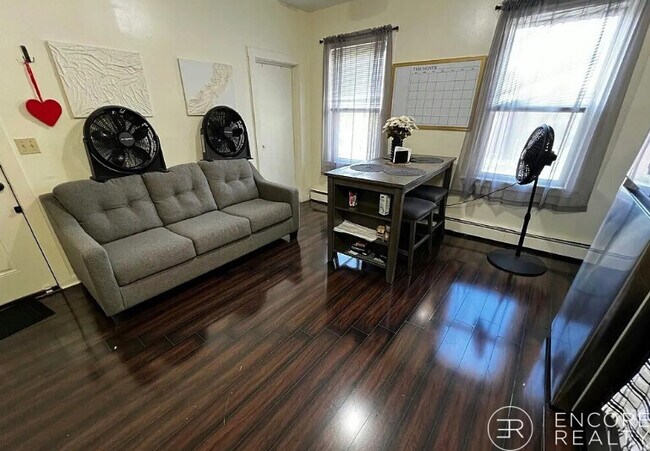 Photo - 1576 Tremont St Unidad 2