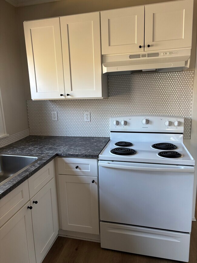 Photo - 995 Western Ave