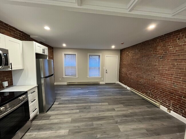 Photo - 10 Wellington St Unit B