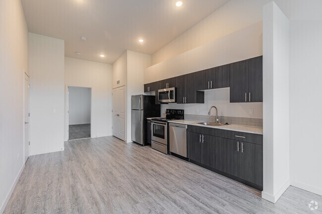 2BR, 2BA- 969SF - Kitchen