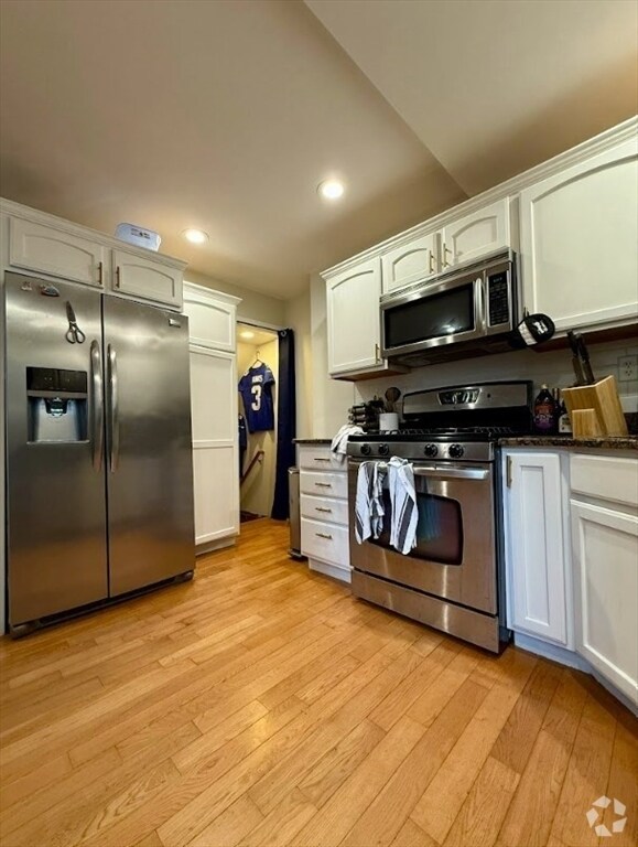 Building Photo - 225 Bolton St Unit SF Rental