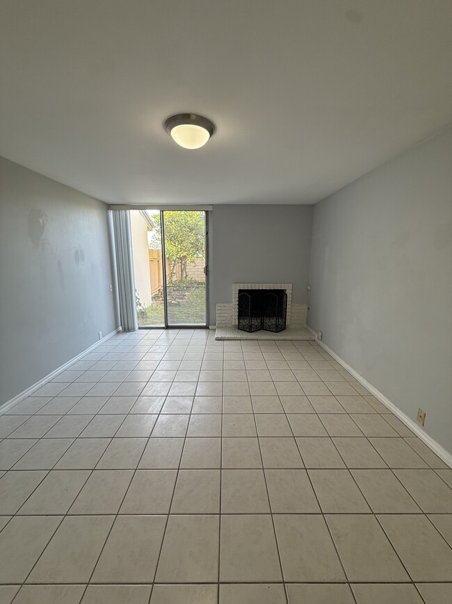 Living Room with Fire Place - 2617 Lakemoor Pl