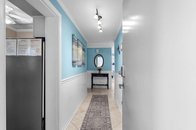 Photo - 10100 Lakeshore Dr