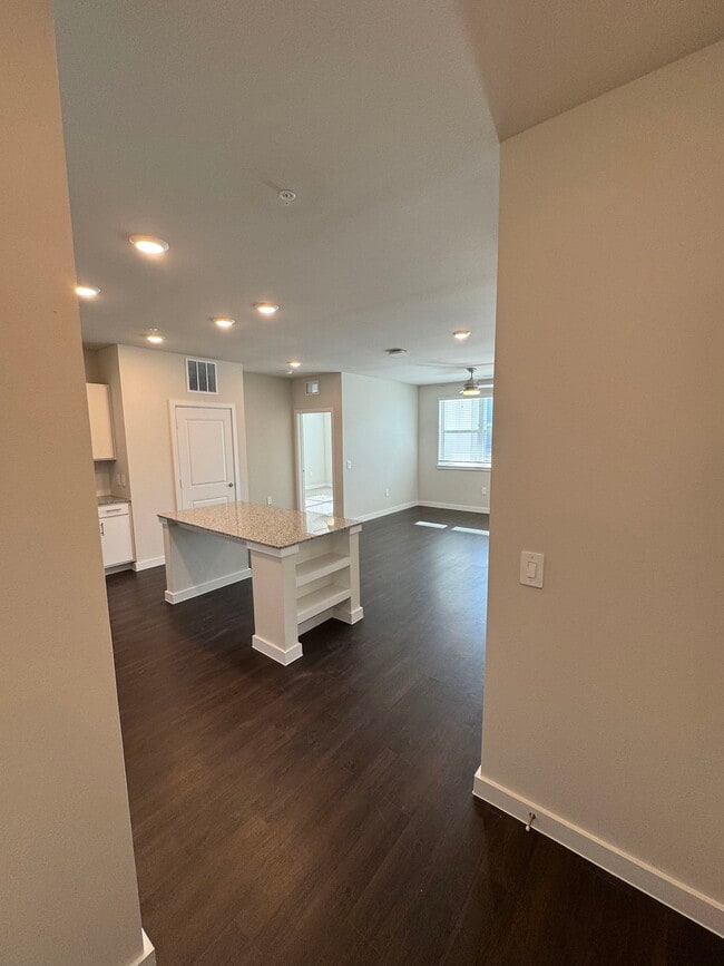 Building Photo - 455 Elevon Pkwy Unit 817