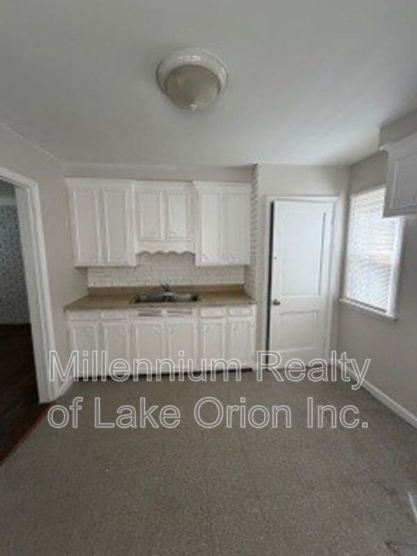 Photo - 17798 Eddon St