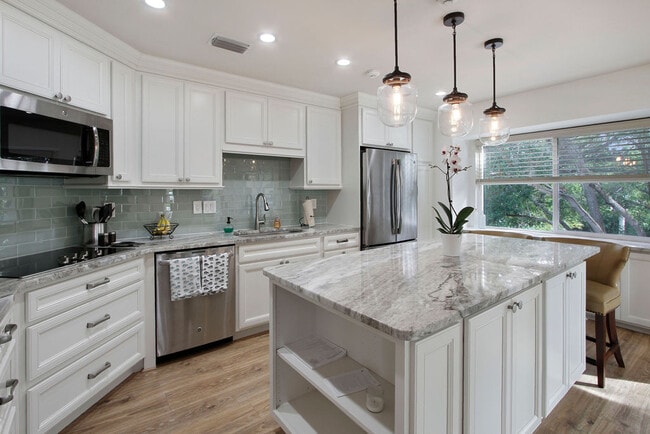 Photo - 858 Hudson Ave