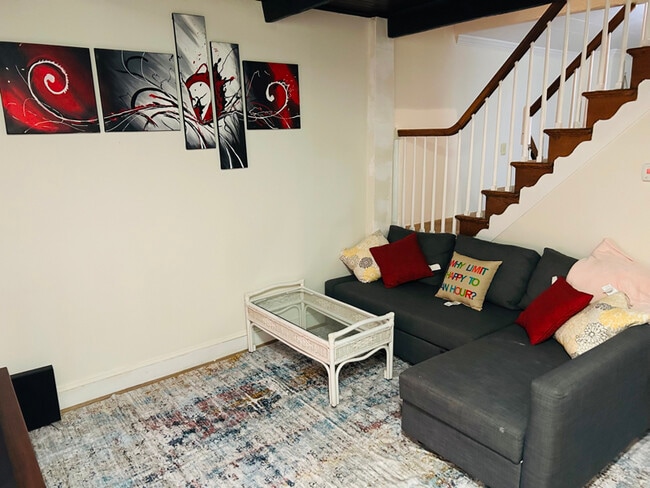 Photo - 107 N Port St