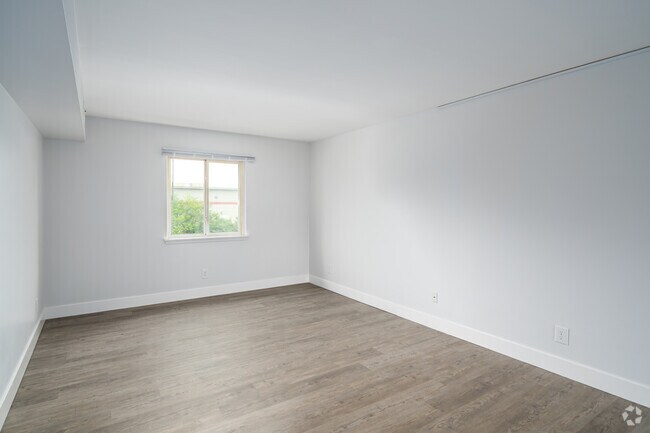 2BR, 1BA - 955SF - Living Room