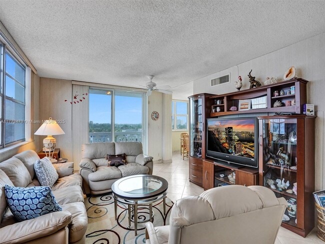 Building Photo - 3113 S Ocean Dr Unit 710 Rental