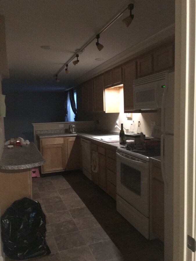 Dishwasher stove fridge - 1505 Monroe St Unit 2B