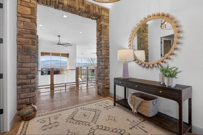 Photo - VIEWS AND FURNISHED