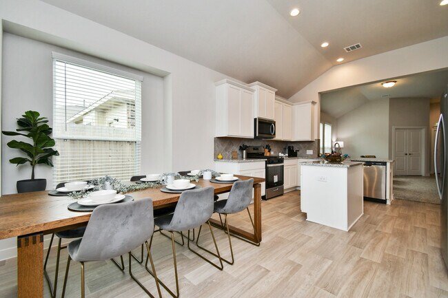 Fully stocked kitchen with seating for 6