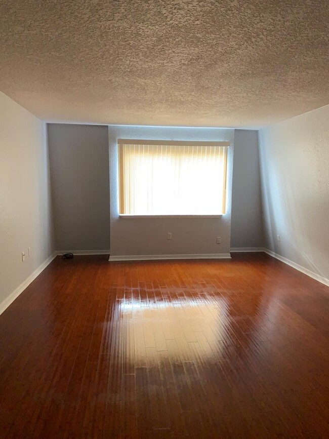 Building Photo - Spacious 2-bedroom, 2-bathroom apartment Unit 1916 CONWAY