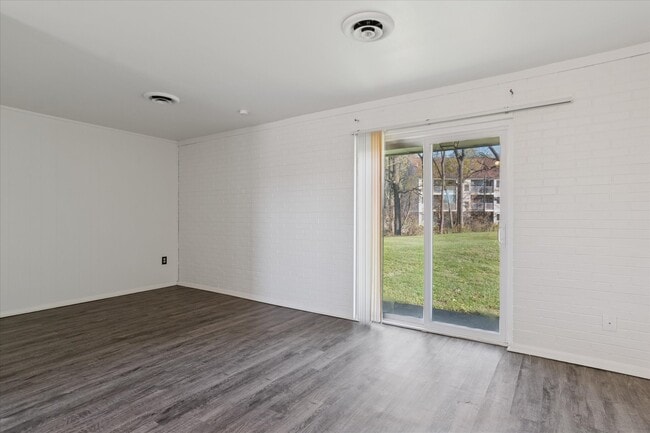 Photo - 660-672 Flint Rd