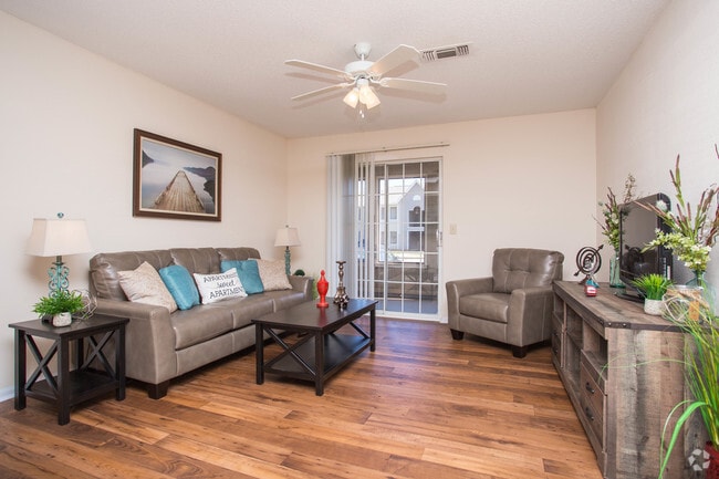 2BR,2BA - 1,072 SF
