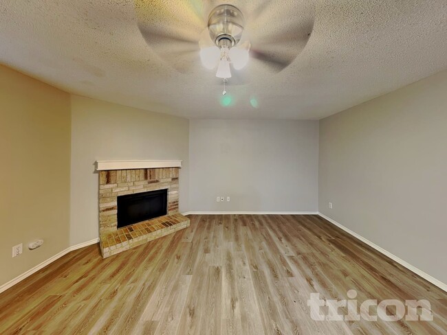 Photo - 2904 Crimson Clover Dr