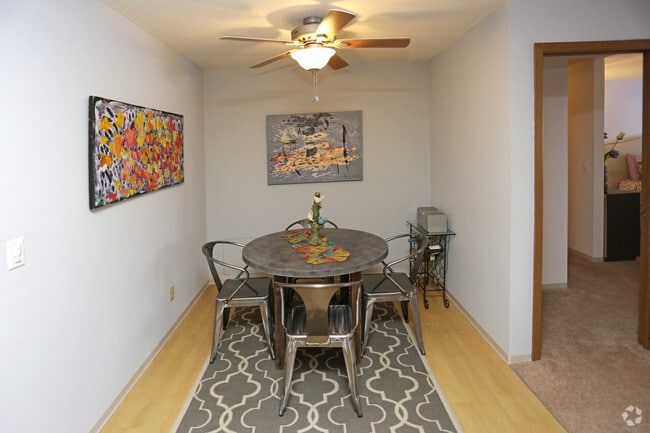 2BR, 2BA, Model - 1,100 SF