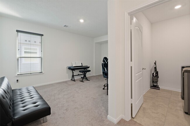 Photo - 4007 Mossy banks Ln