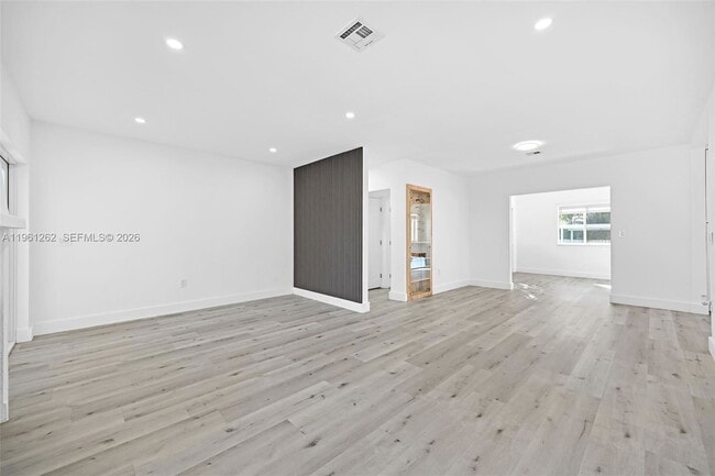 Photo - 876 NE 81st St