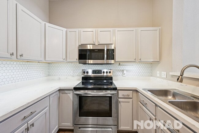 Spacious 3-Bed, 2-Bath Townhome with Garag... - Spacious 3-Bed, 2-Bath Townhome with Garag...