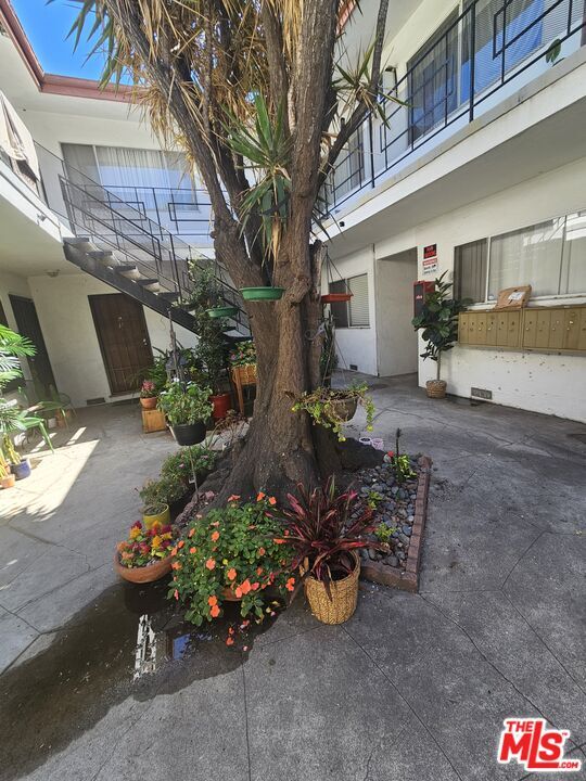 Photo - 5641 Halbrent Ave Unidad 10