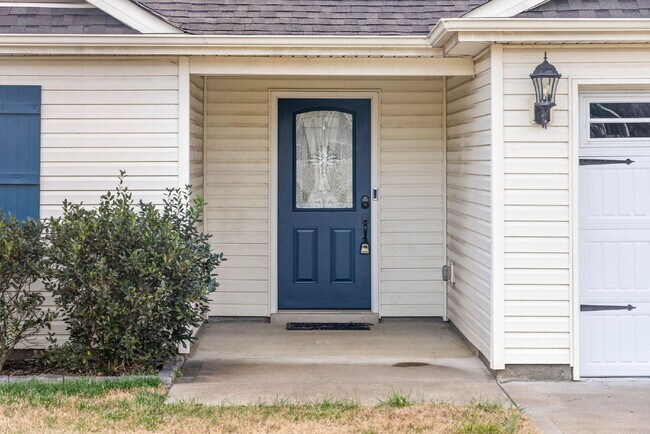 Photo - RANCH with huge, fenced yard on a corner lot!! Minutes to Fort Campbell, I-24, Clarksville, and a...