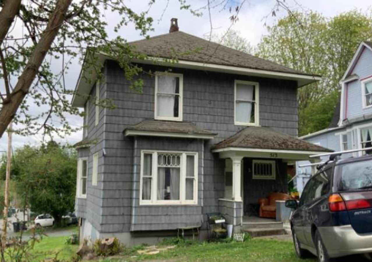 Vintage 7-Bedroom Home Available in September! - Vintage 7-Bedroom Home Available in September!