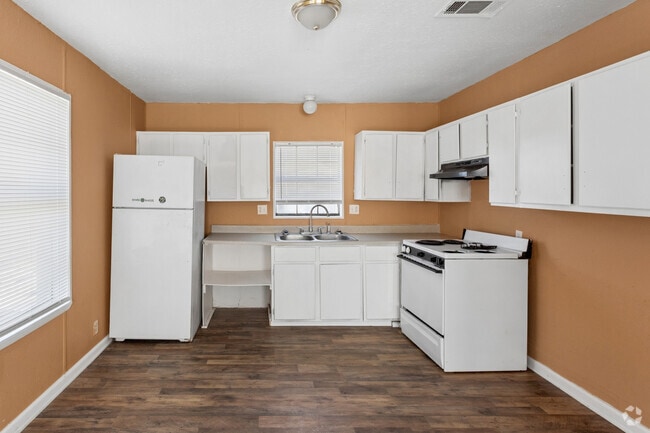 2BR, 1BA - #201 - Kitchen - 1302-1308 S Fitzhugh Ave