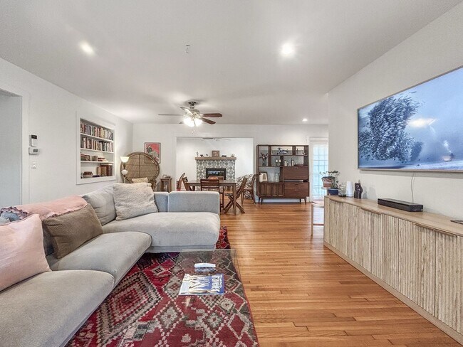 Photo - Beautiful 2-Bedroom Home in Prime Clearwater Location with Spacious Fenced Yard!
