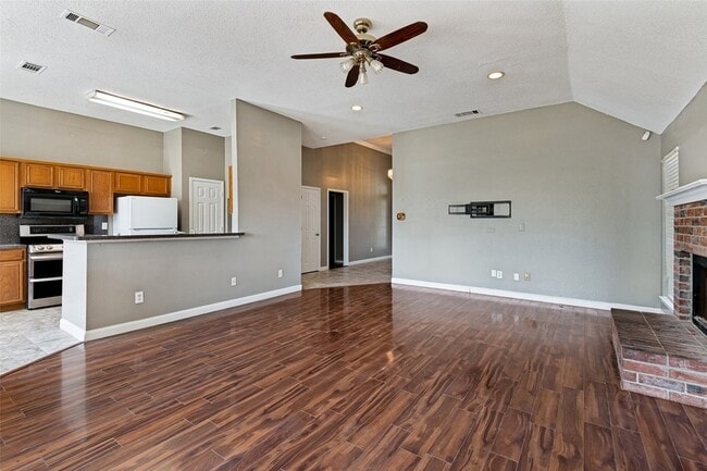 Photo - 521 Brazos St