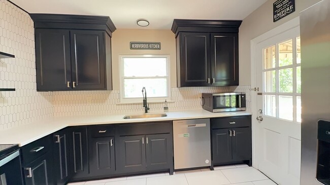 Photo - Charming 2BR with Sunroom, Hardwood Floors & Lawn Care Included