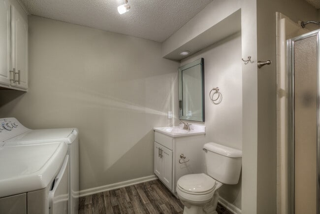 Photo - Convenient location! Side Split in Western Omaha.