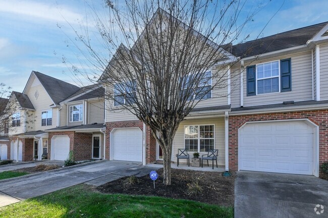 Building Photo - Updated 3 Bedroom Townhome in McAlister's ...