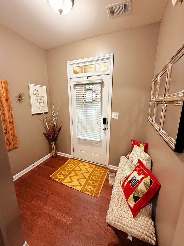 Photo - 2708 Beynon Ln NE